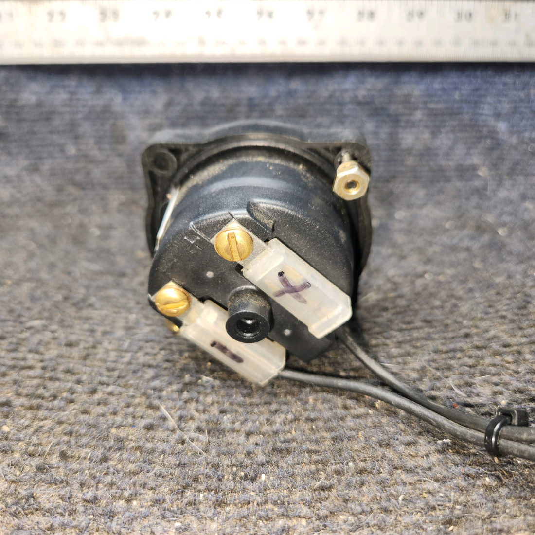 Used aircraft parts for sale, 100690 Datcon 873-IB cessna 172k Hour Meter Indicator – 12/24V, 333.2 Hours