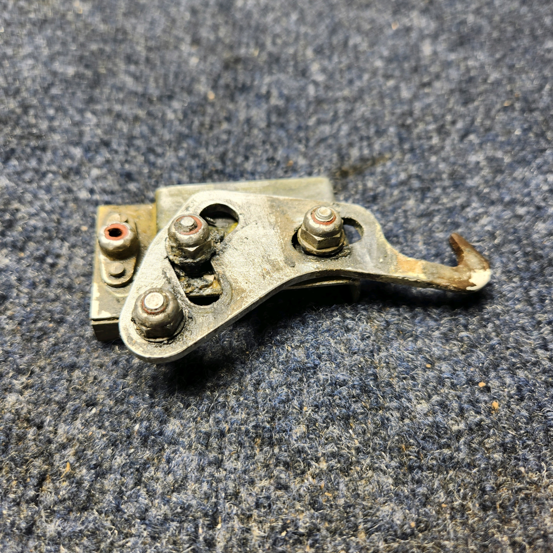 Used aircraft parts for sale, 35-415396 BEECHCRAFT F35 UPPER CABIN DOOR LATCH ASSEMBLY