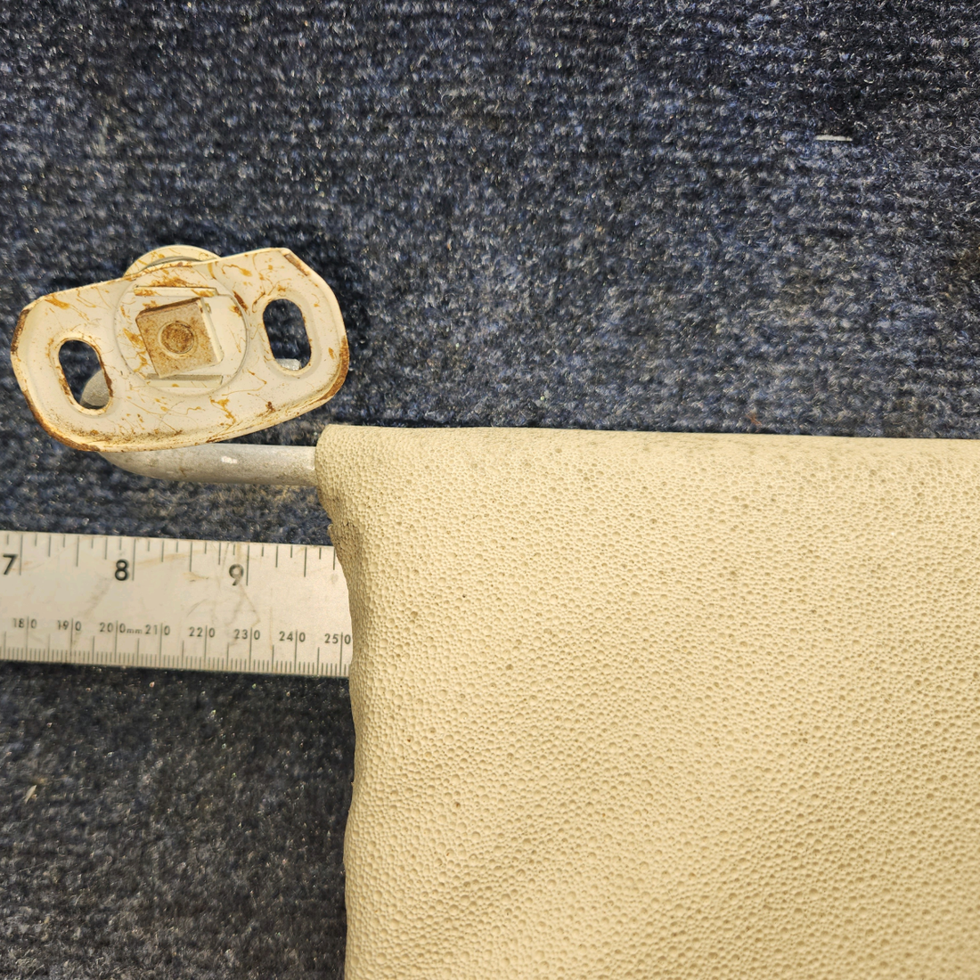 Used aircraft parts for sale, 0700122-1, 0700122-1 Cessna 172E Sun-Visor Set LH & RH with brackets