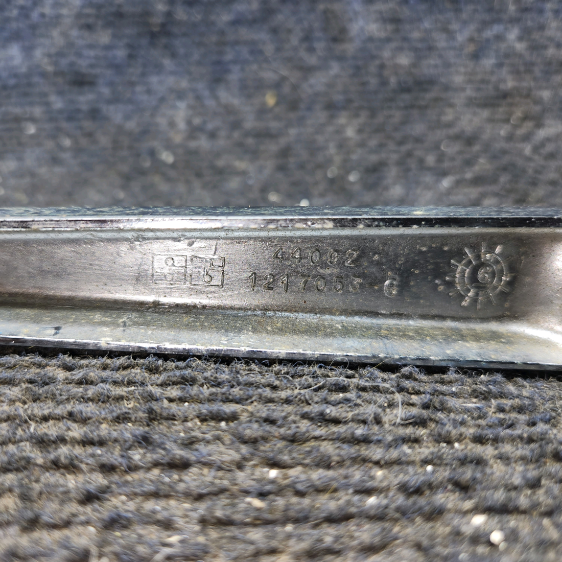 Used aircraft parts for sale, 1217053-4 cessna 172N Cabin Door Handle