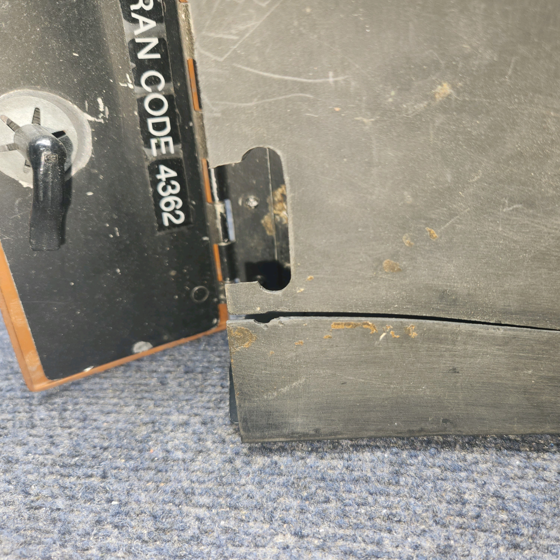 Used aircraft parts for sale, 0513085-16 Cessna 172RG Glove Box Assembly with Door