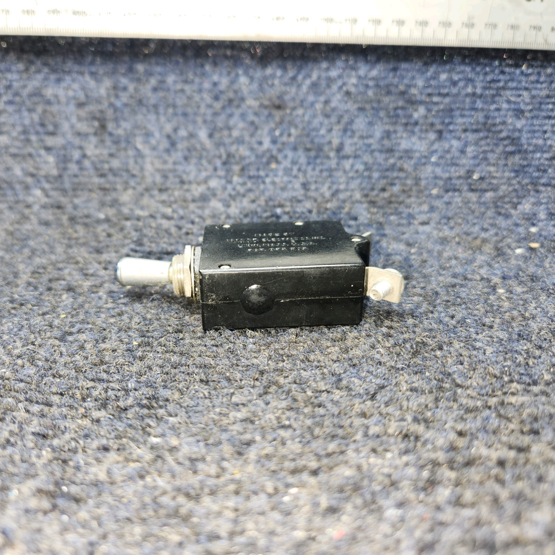 Used aircraft parts for sale, CB‑3105C Wood Electric BEECHCRAFT 95-55B Toggle Switch Circuit Breaker