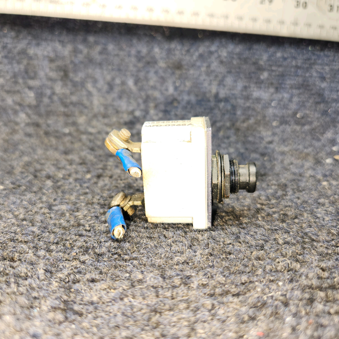 Used aircraft parts for sale, D7271‑8‑20 klixon BEECHCRAFT 95-55B Push/Pull Thermal Circuit Breaker