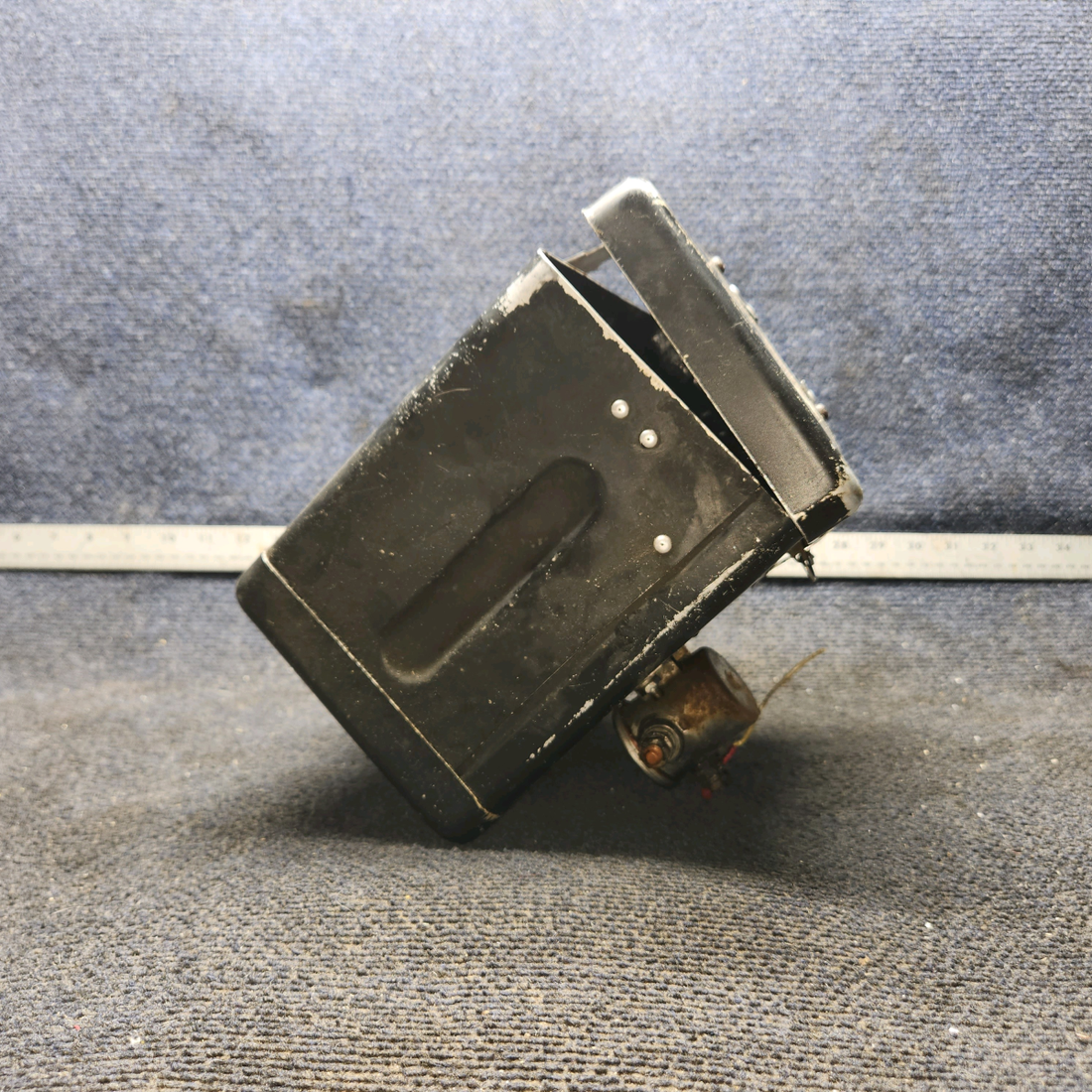 Used aircraft parts for sale, 0413402-2, 0413402-6 cessna 150G Battery Box with Lid