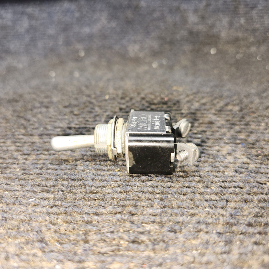 Used aircraft parts for sale, AN3021-2 Beechcraft 35-33 Single Pole Toggle Switch