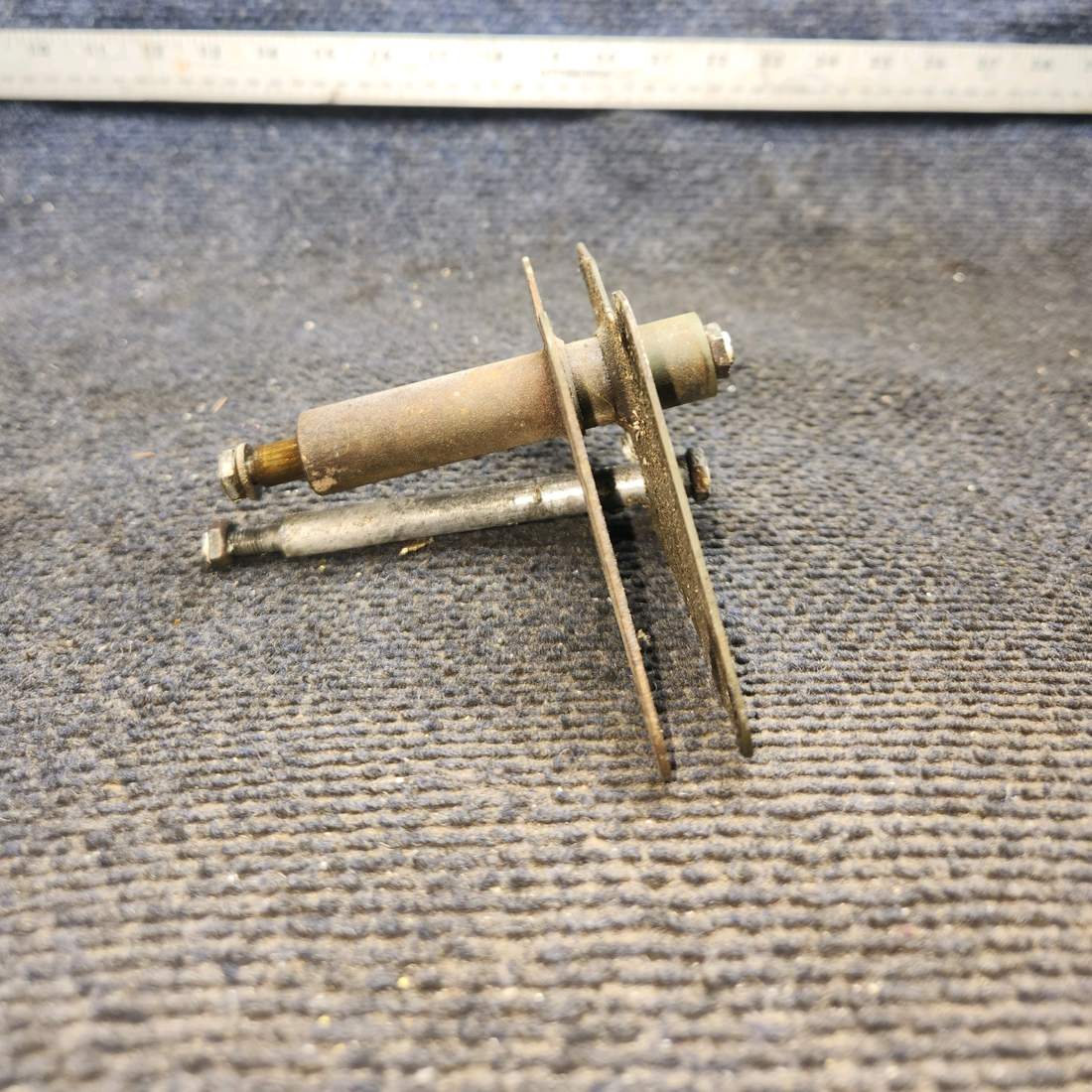 Used aircraft parts for sale, 0523223 cessna 150G Aileron Bellcrank Assembly – LH
