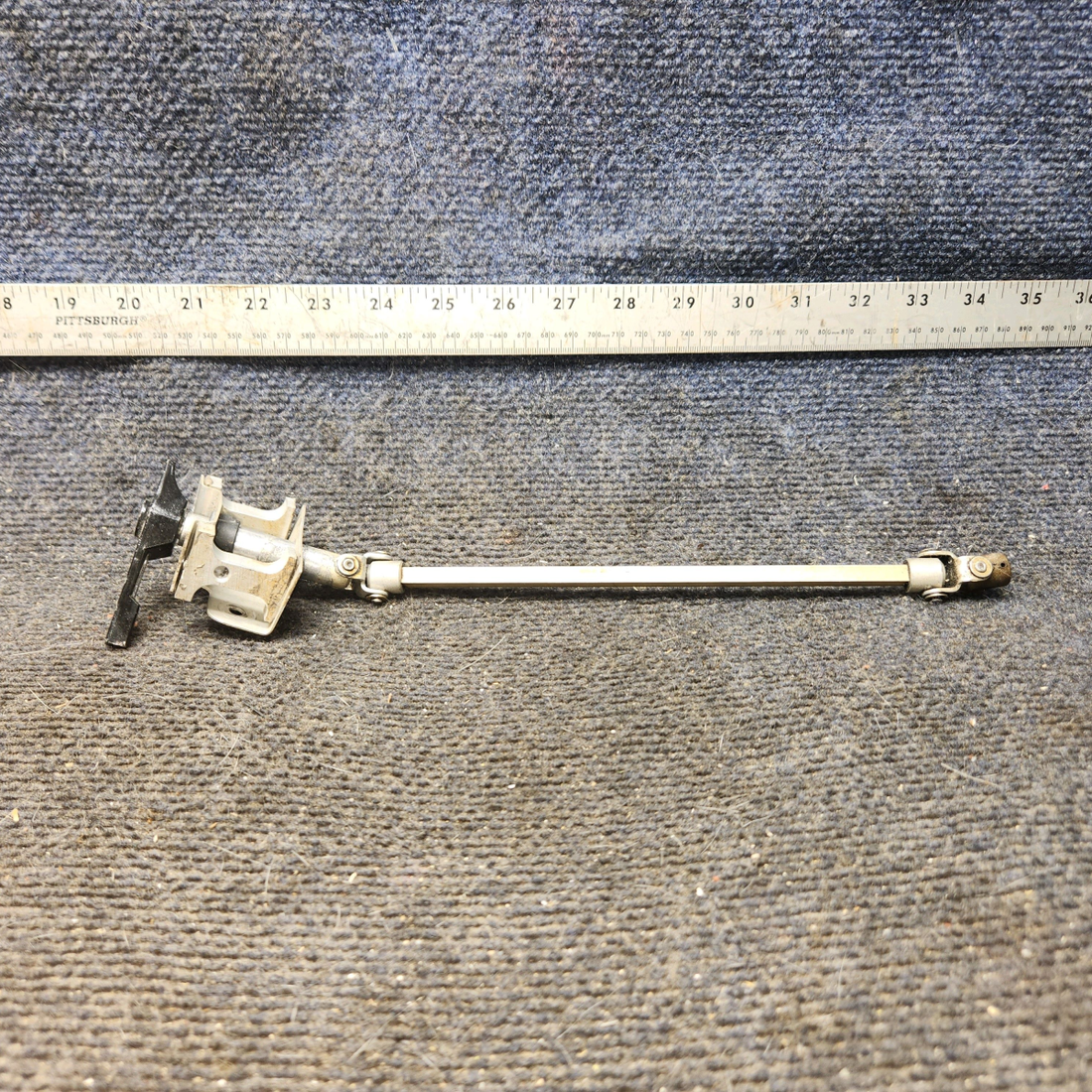 Used aircraft parts for sale, 0716623-2 cessna 172N Fuel Selector Gear Assembly with Shaft and Handle