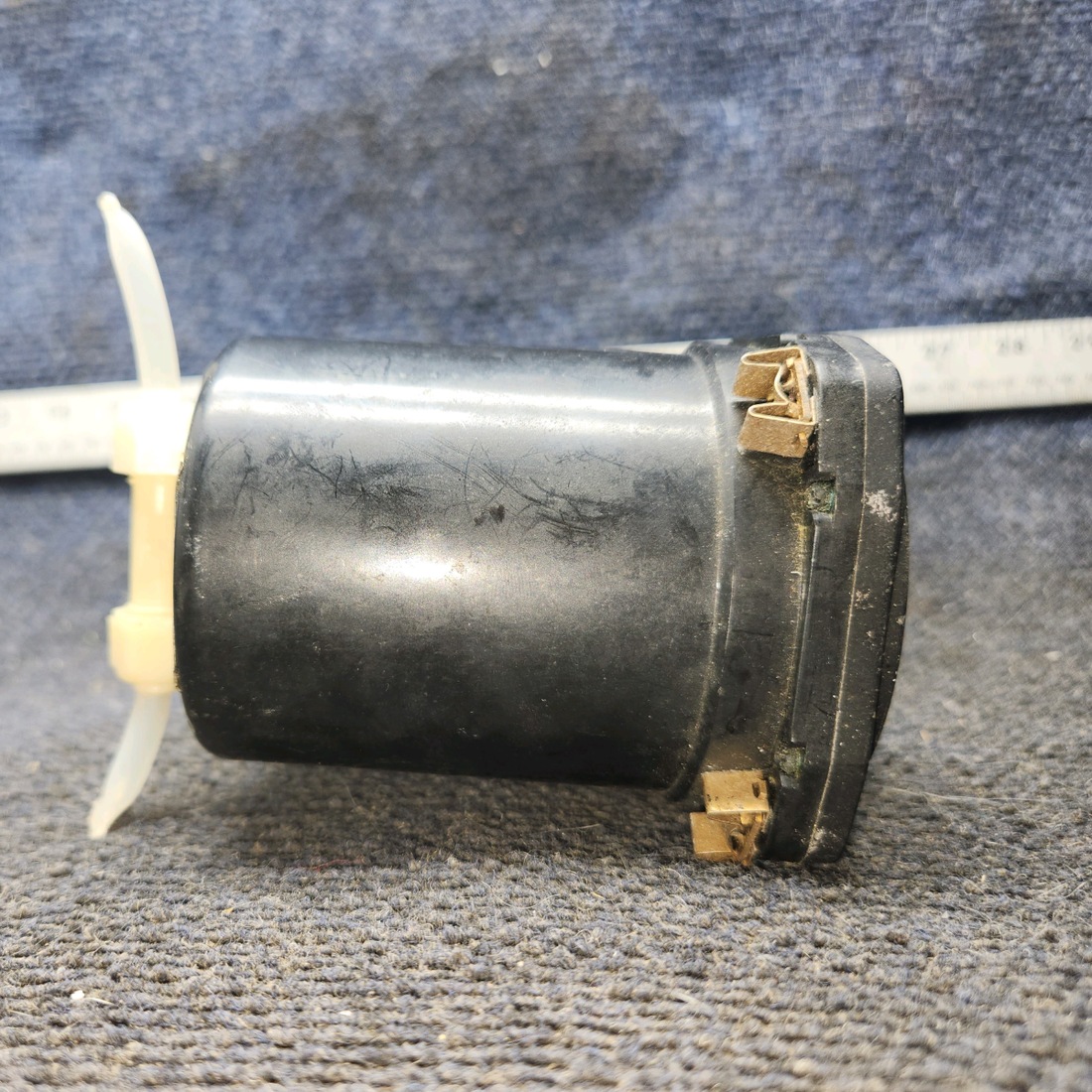 Used aircraft parts for sale, 7000 United Instruments cessna 172N Vertical Speed Indicator