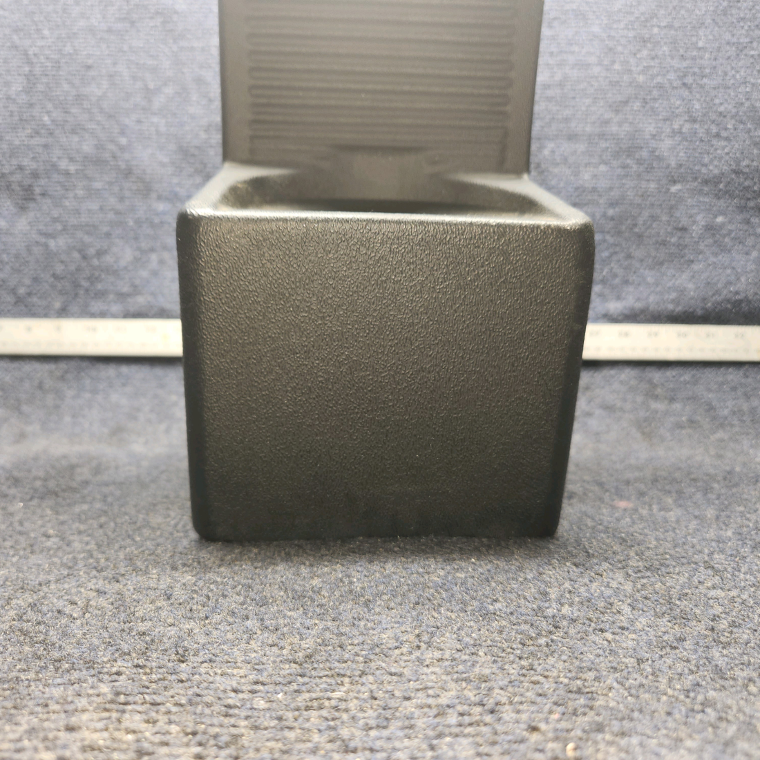 Used aircraft parts for sale, 0500233-1 CESSNA 172K CENTER CONSOLE COVER