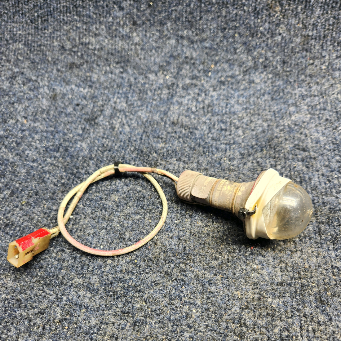 Used aircraft parts for sale, A-2064-1073 GRIMES Piper PA32RT-300 REAR POSITION LIGHT ASSEMBLY W LENS AND RETAINER (12V)