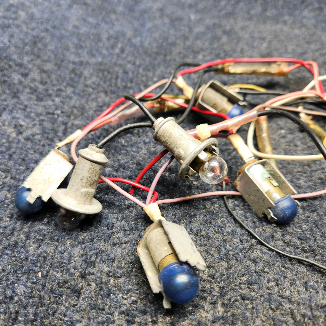 Used aircraft parts for sale, 565-516 PIPIR PA32RT-300 PANEL LIGHT HOLDER SET OF 7
