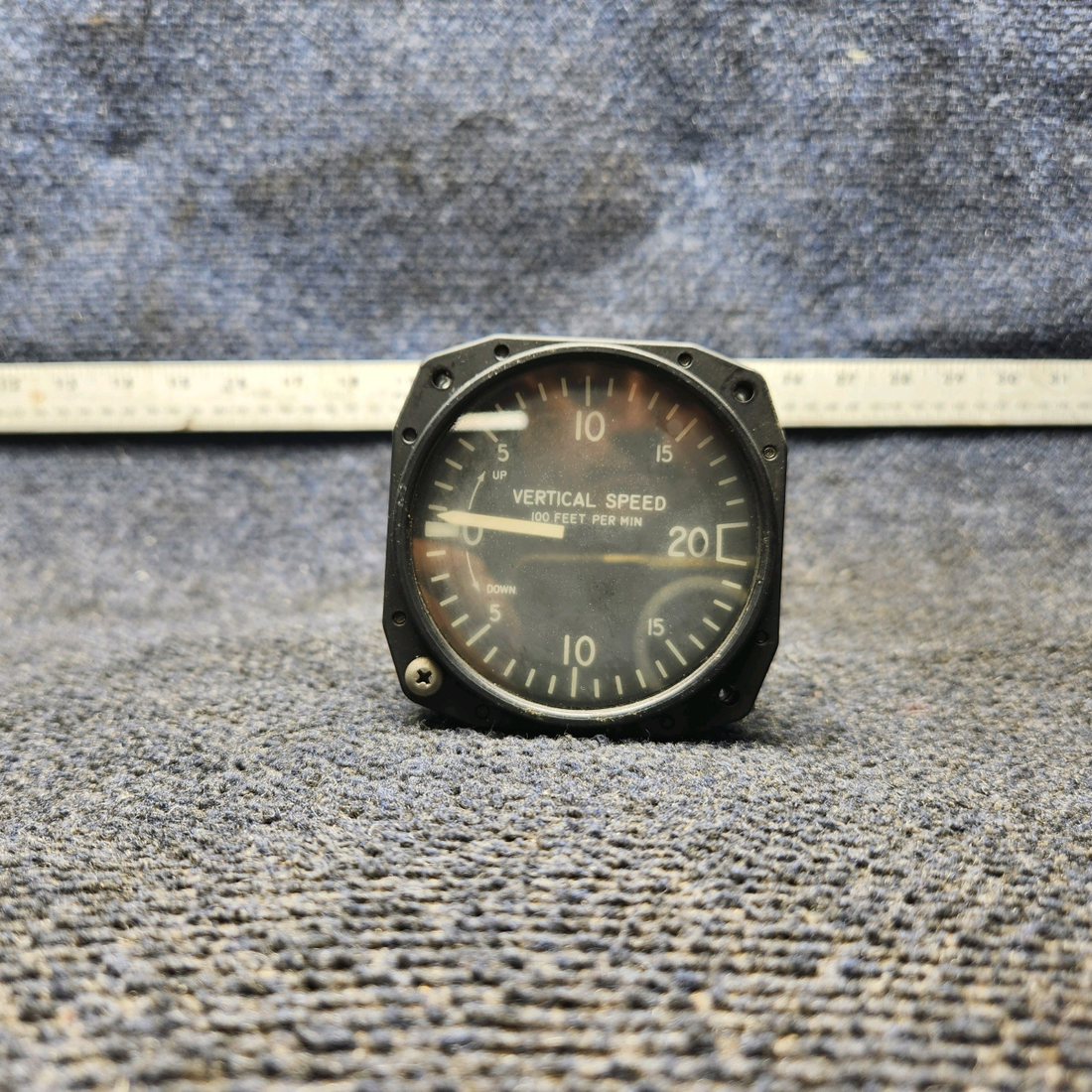 Used aircraft parts for sale, Vertical Speed Indicator Piper PA28-140 Vertical Speed Indicator