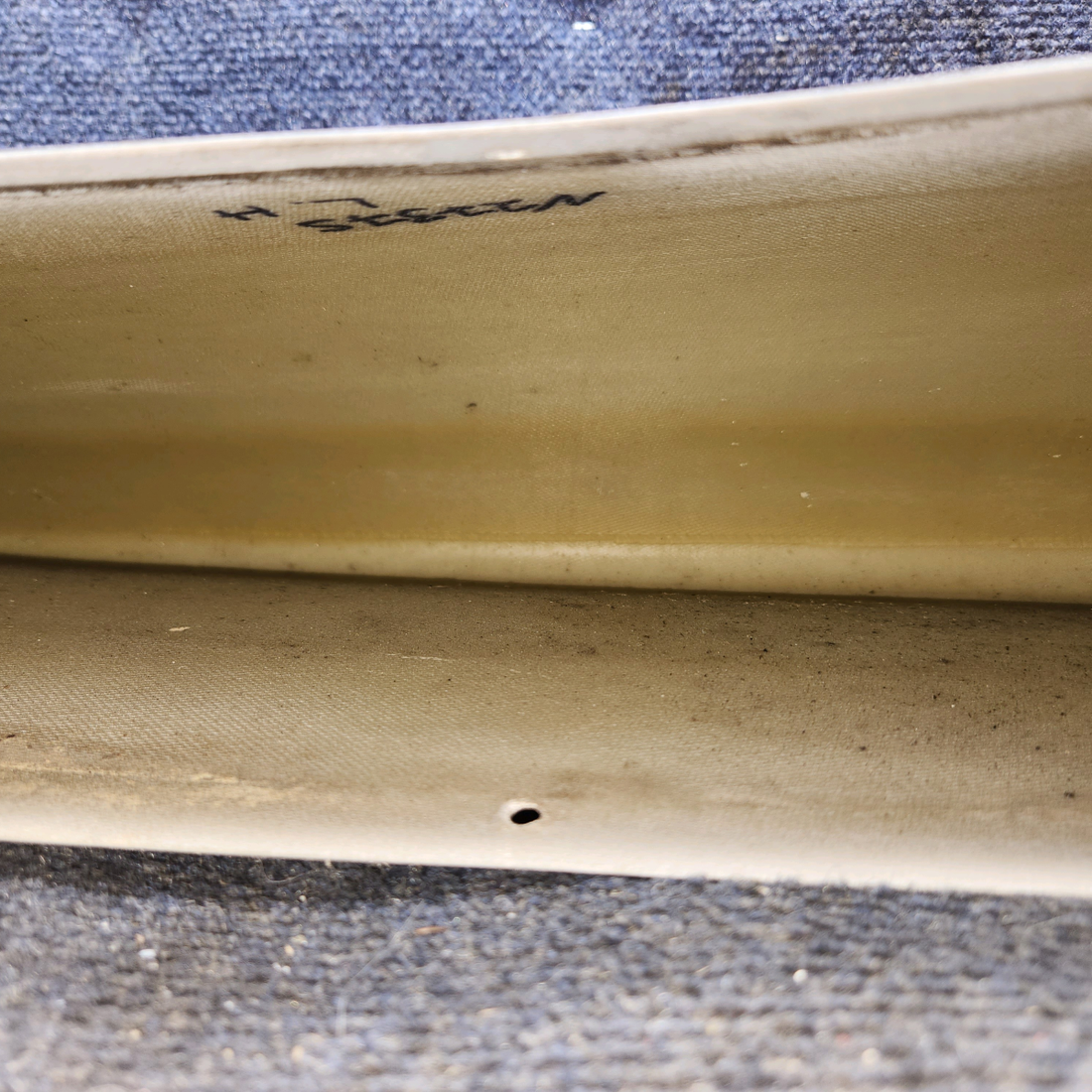 Used aircraft parts for sale, 0523565-29 cessna 150G Wing Tip Assembly – LH – Worn Paint, See Photos