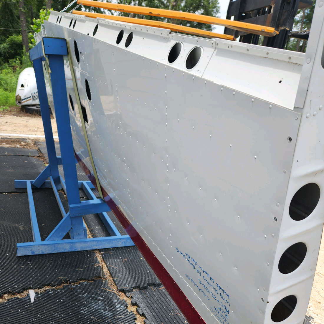 Used aircraft parts for sale, 0722182-4 Cessna year 1971 182P WING STRUCTURE LONG RANGE RH HORTON STOOL KIT INCLUDE LH HORTON STOOL KIT