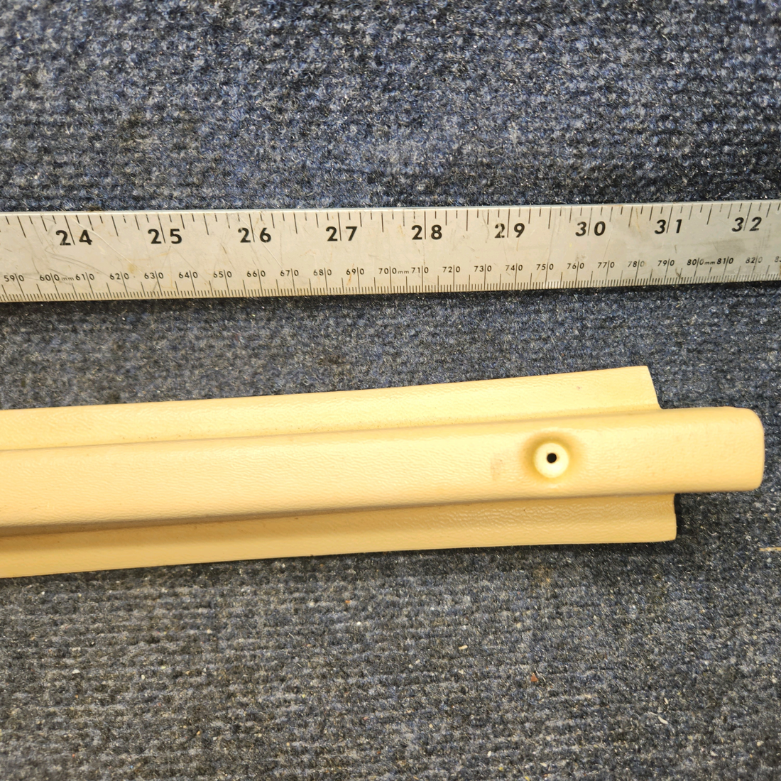 Used aircraft parts for sale, 63156-003 Piper PA28-140 WINDOW TRIM STRIP