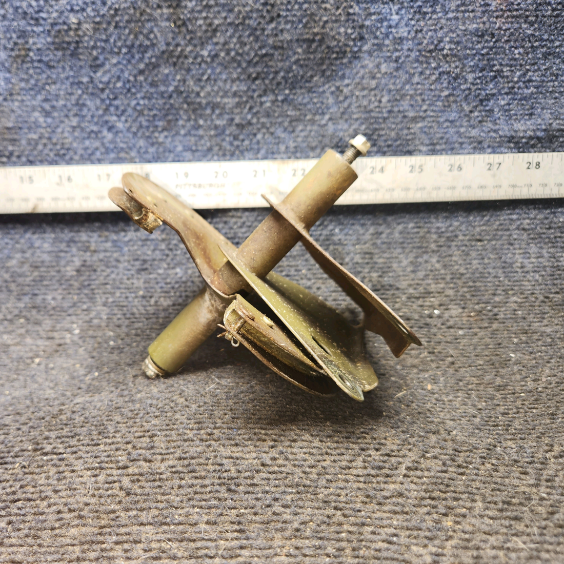 Used aircraft parts for sale, 0510195-1 cessna 172N Flap Pulley Drive Assembly