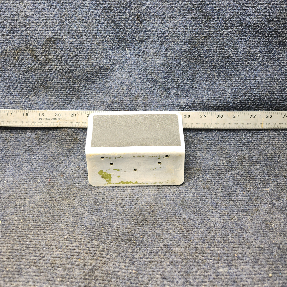Used aircraft parts for sale, 0413399-1 Cessna C-150J Fuselage Step Mount – L.H