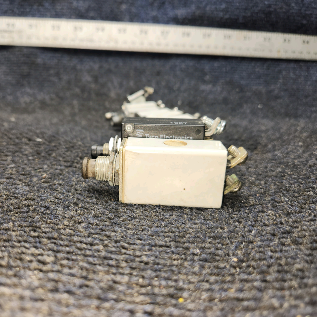 Used aircraft parts for sale, 7274-2, 7277-2 klixon 7274-2 Cessna 172 Circuit Breaker 1, 2.5, 3, 5, 7.5, 15  AMP combo