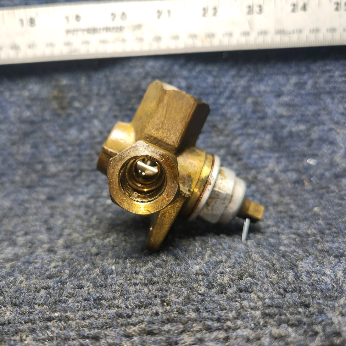 Used aircraft parts for sale, 169-380086-1 Beechcraft A23A Musketeer Custom III FUEL SELECTOR VALVE