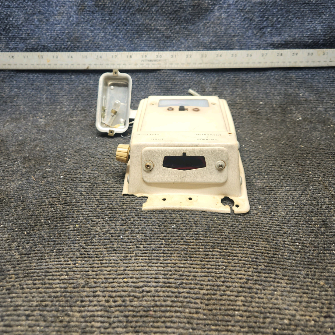 Used aircraft parts for sale, 0511482-9 cessna 150G Cabin/Cockpit Dome Light Cover