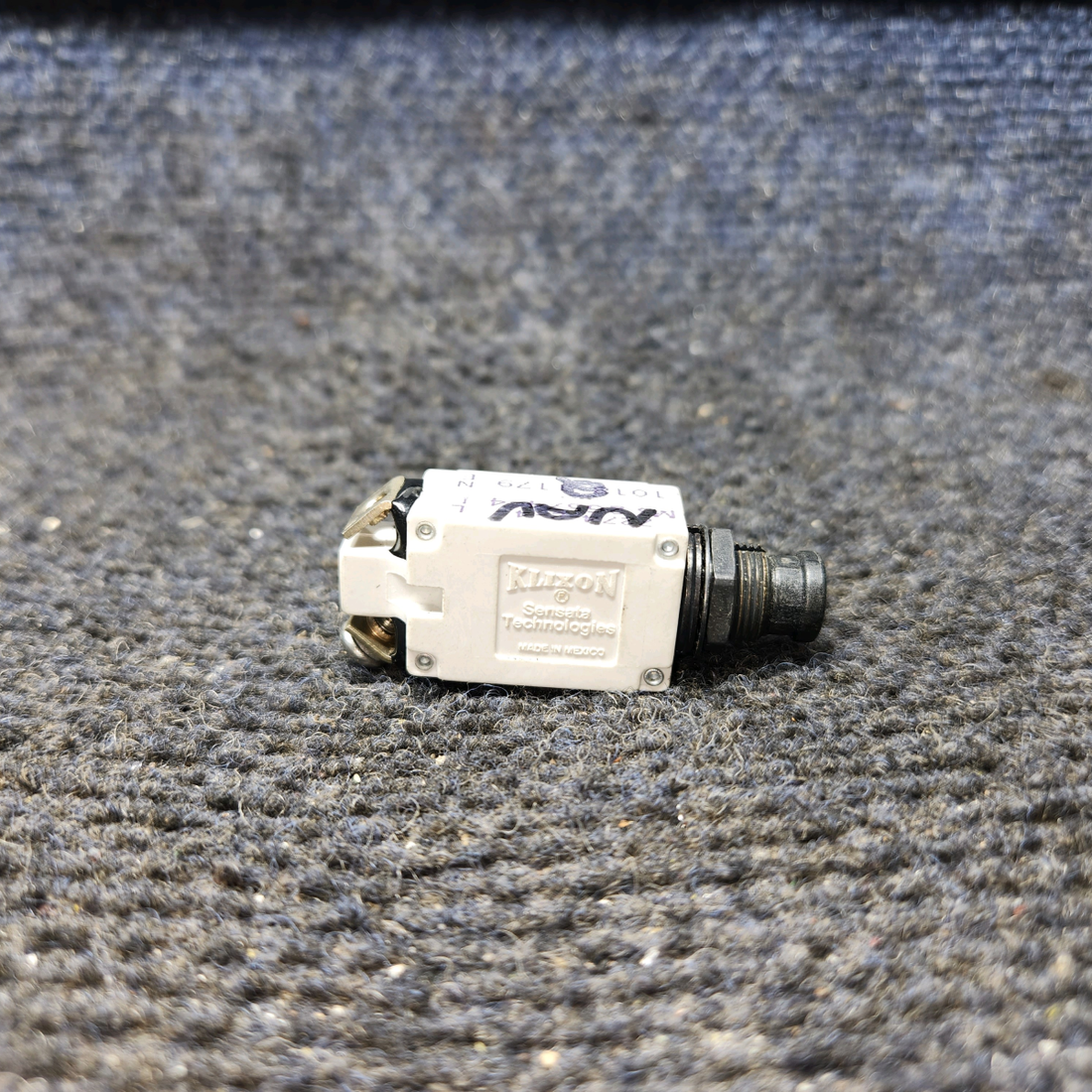 Used aircraft parts for sale, 7277-2-4 klixon 7274-2 PIPER PA-24-250 Circuit Breaker - 4 AMP