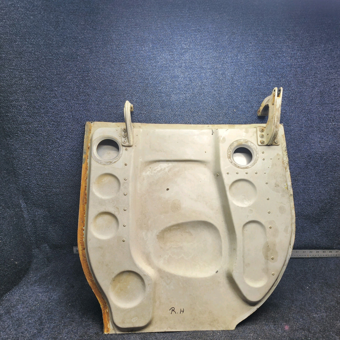 Used aircraft parts for sale, 35-815055-165 Beechcraft F33A MAIN GEAR DOOR INBOARD RH HAS  SCRATCHES & DENTS SEE PICS