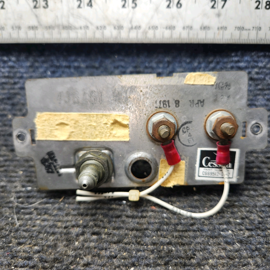 Used aircraft parts for sale, C669512-0102 cessna 172N Oil Temp and Oil Pressure Indicator Cluster