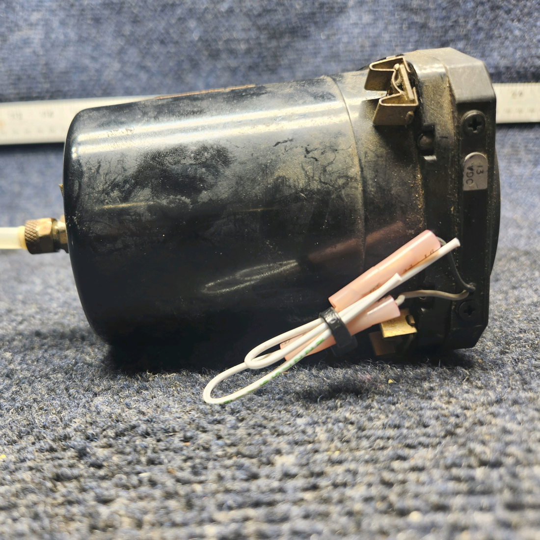 Used aircraft parts for sale, 7040 United Instruments Beechcraft F33A VERTICAL SPEED INDICATOR