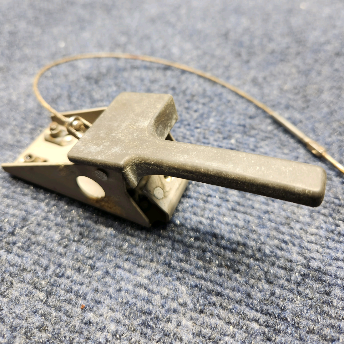 Used aircraft parts for sale, H2532-15 Beechcraft C23 SUNDOWNER INTERIOR DOOR LATCH ASSEMBLY LH