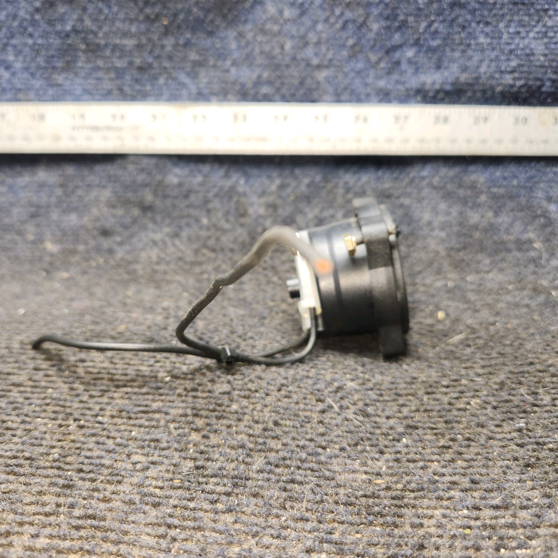 Used aircraft parts for sale, 100690 Datcon 873-IB cessna 172k Hour Meter Indicator – 12/24V, 333.2 Hours