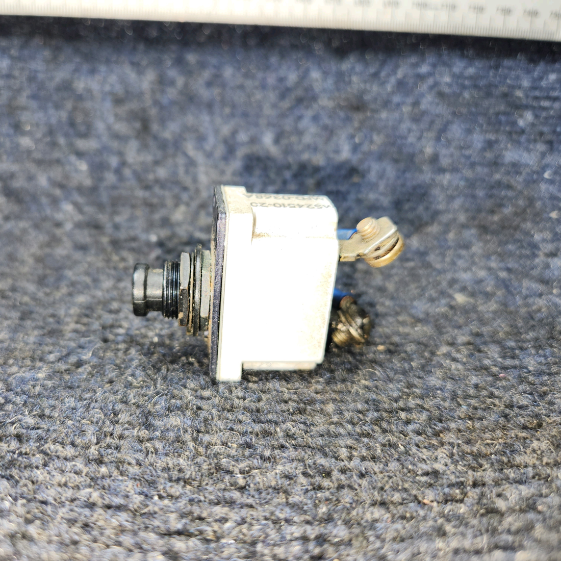 Used aircraft parts for sale, D7271‑8‑20 klixon BEECHCRAFT 95-55B Push/Pull Thermal Circuit Breaker