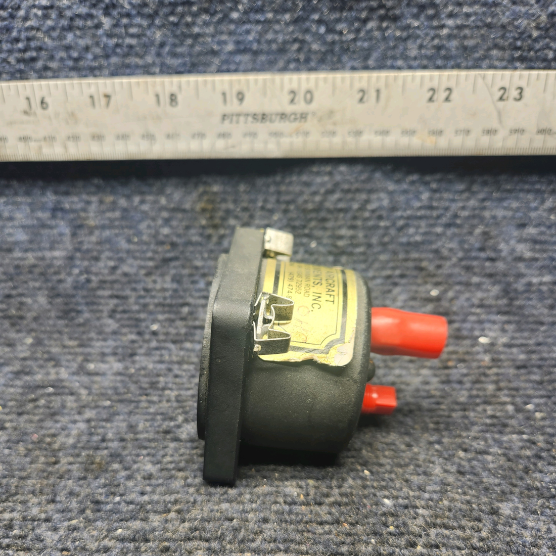 Used aircraft parts for sale, 169-380018-1 Beechcraft A23A Musketeer Custom III FUEL PRESSURE INDICATOR