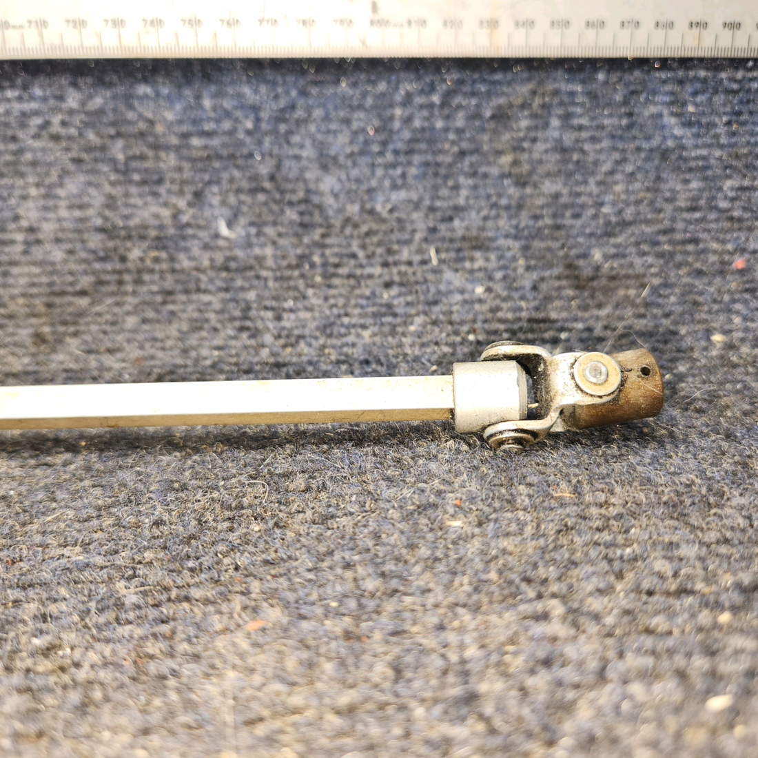 Used aircraft parts for sale, 0716623-2 cessna 172N Fuel Selector Gear Assembly with Shaft and Handle