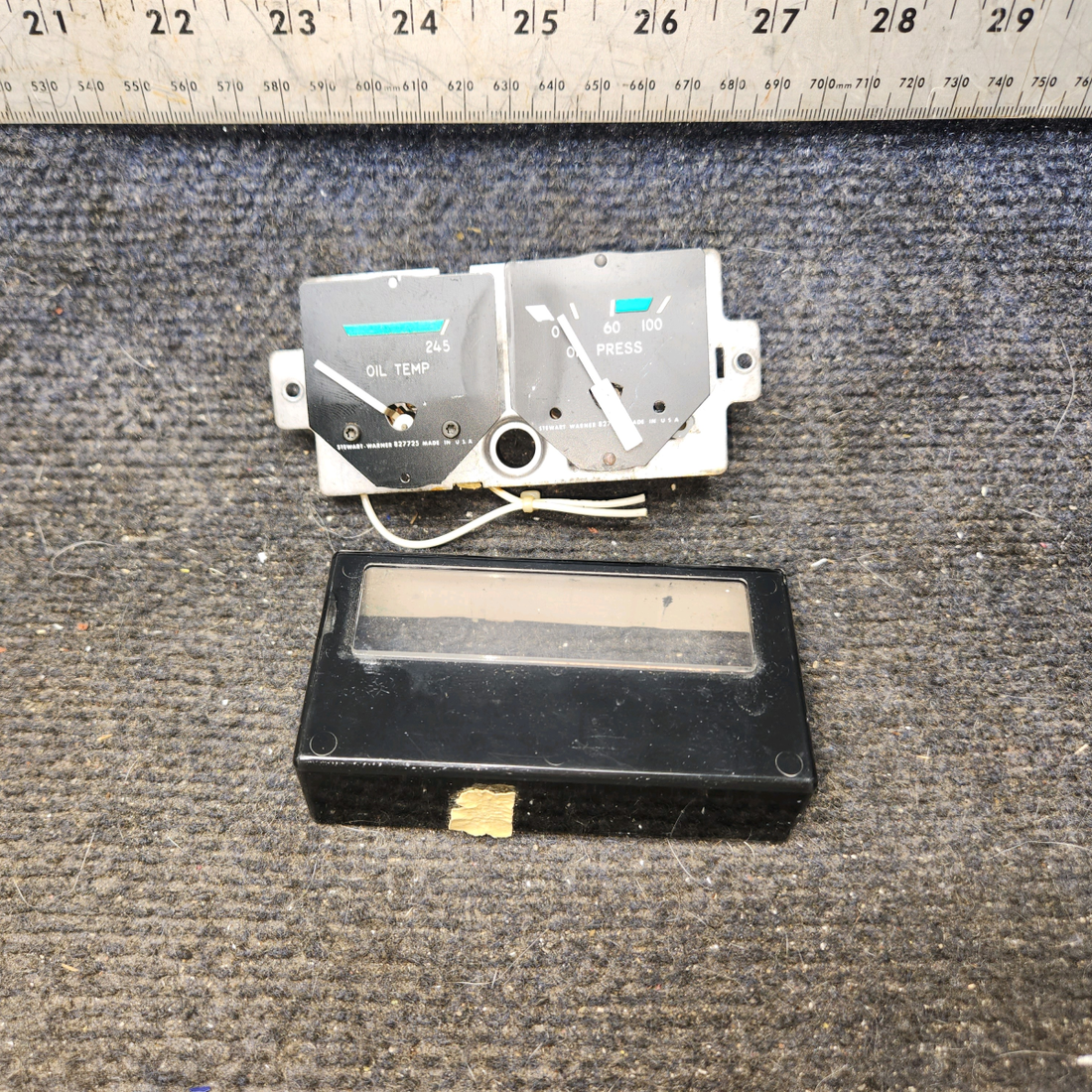 Used aircraft parts for sale, C669512-0102 cessna 172N Oil Temp and Oil Pressure Indicator Cluster