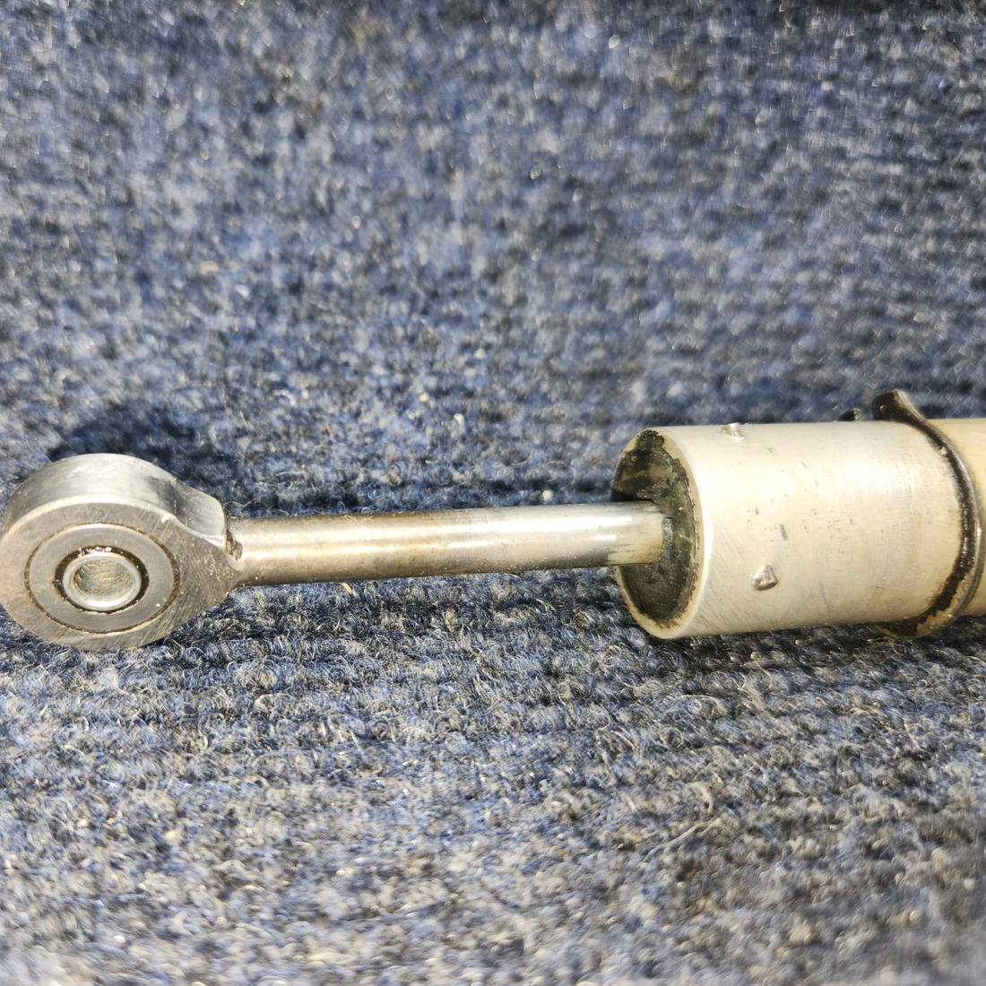 Used aircraft parts for sale, 1260074-1 CESSNA 172K ELEVATOR TRIM TAB ACTUATOR WITH BRACKETS