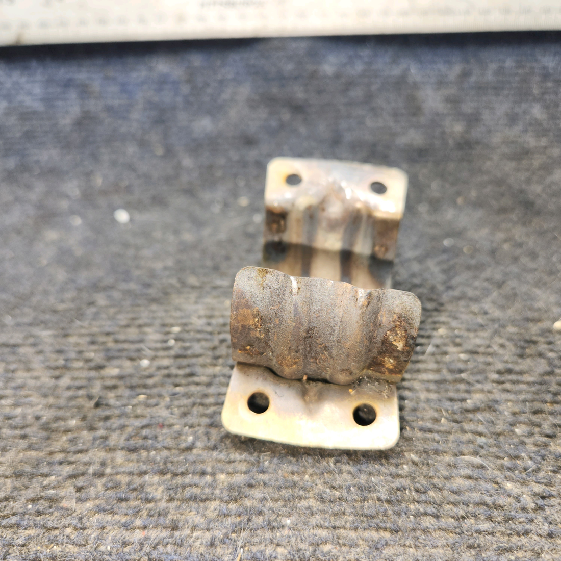 Used aircraft parts for sale, 1555014-2 cessna 172N Clamp Half
