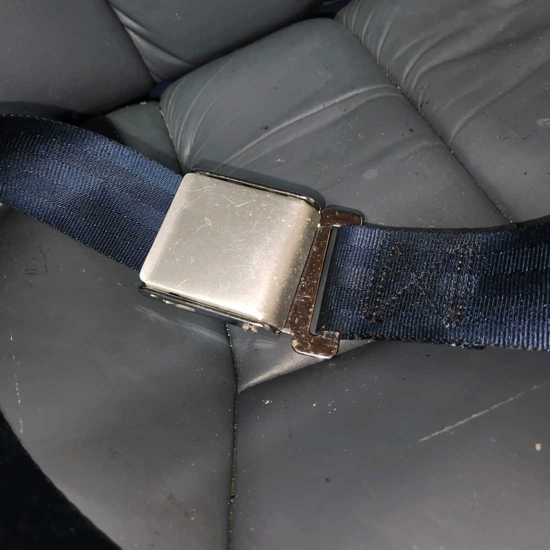 Used aircraft parts for sale, 0700678-7 Cessna 182G Aft Split-Back Seat Assembly
