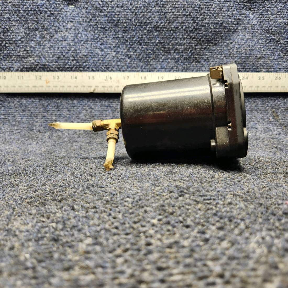 Used aircraft parts for sale, 7000 MOONEY M20J - Year 1978 7000 UNITED INSTRUMENTS VERTICAL SPEED INDICATOR C 31