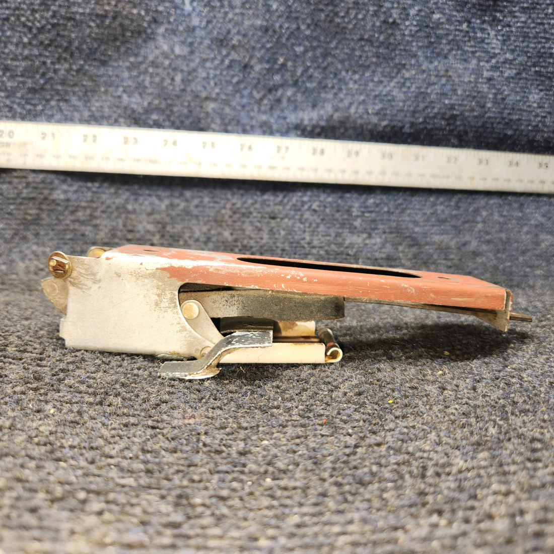 Used aircraft parts for sale, 68188-000 PIPER PA28-140 Cabin Door Latch Assembly