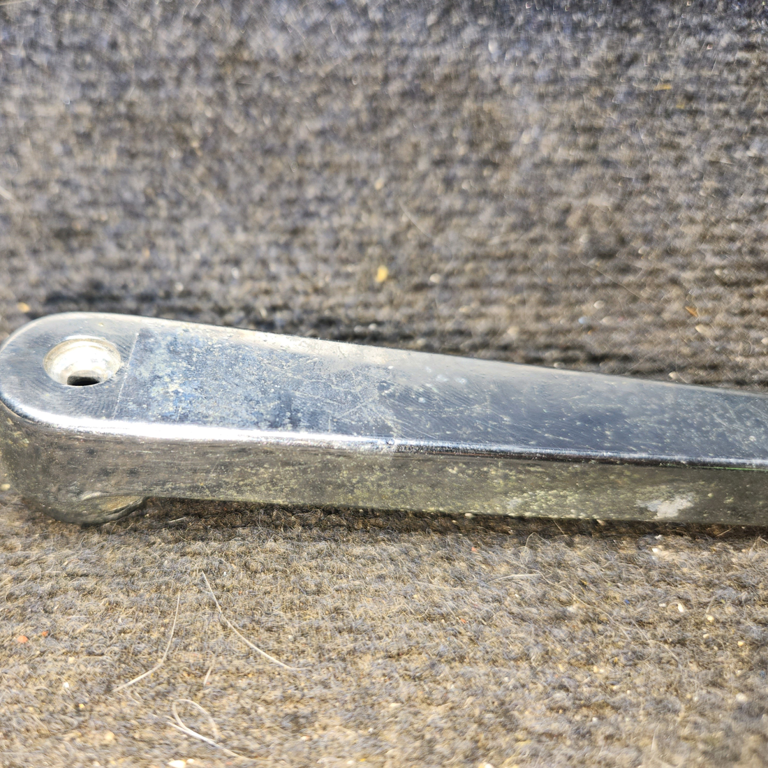 Used aircraft parts for sale, 1217053-4 cessna 172N Cabin Door Handle