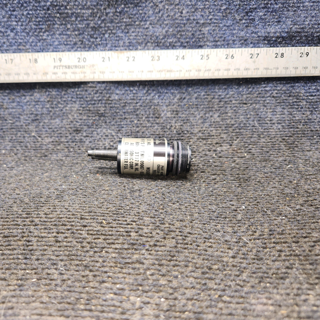 Used aircraft parts for sale, 09007-0117 Aerosonic cessna 172N Suction Indicator