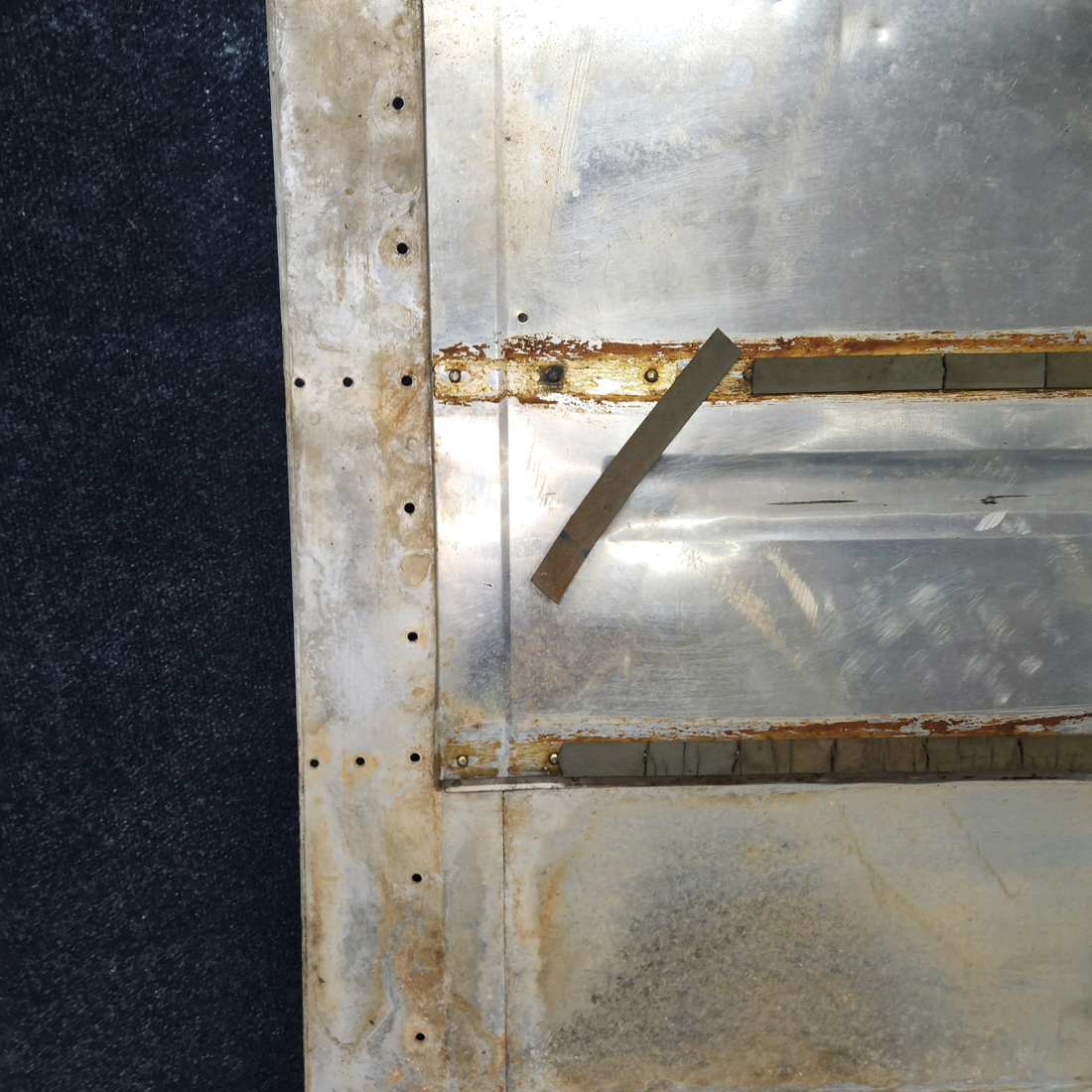 Used aircraft parts for sale, 0523521-26 cessna 172N Fuel Tank Well Cover Assembly – RH