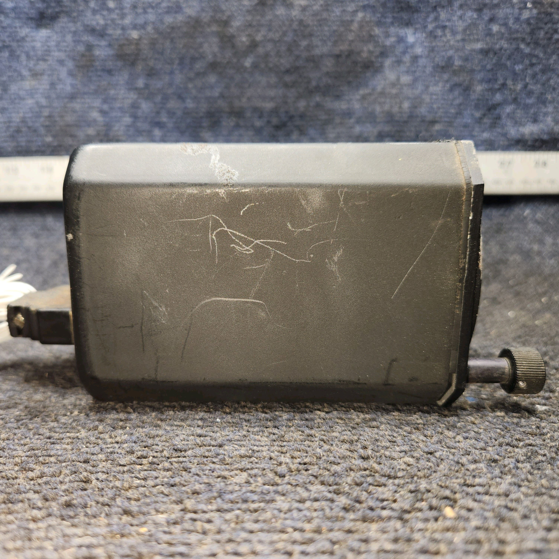 Used aircraft parts for sale, ID-824 Narco Beechcraft 35-33 VOR-LOC  Indicator w/ Connector