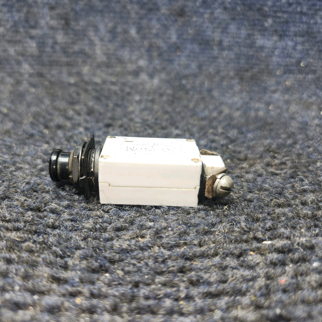 Used aircraft parts for sale, MS26574-10 klixon BEECHCRAFT 95-55B Push-Pull Circuit Breaker - 10 Amps