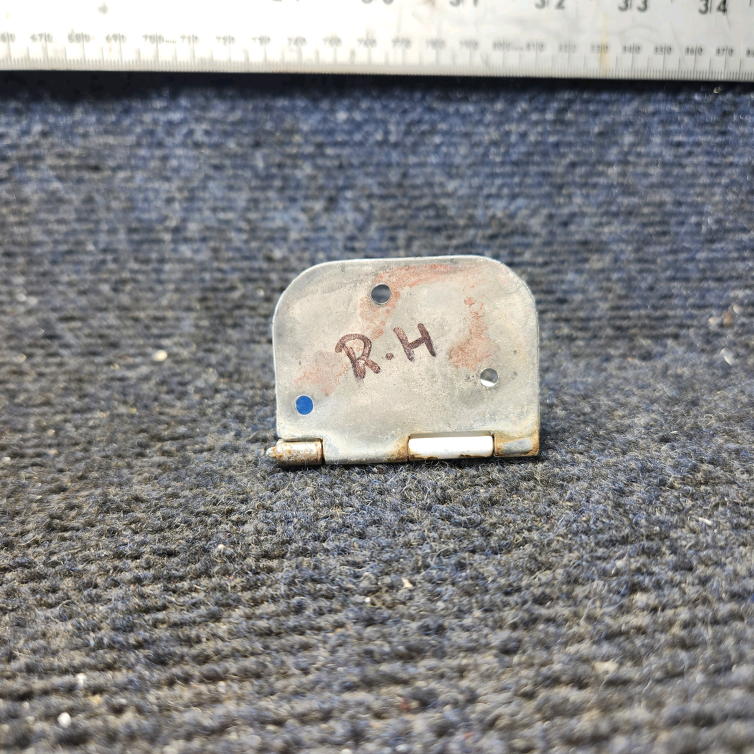 Used aircraft parts for sale, 0511280-4 Cessna 172F Lower Cabin Door Hinge - RH