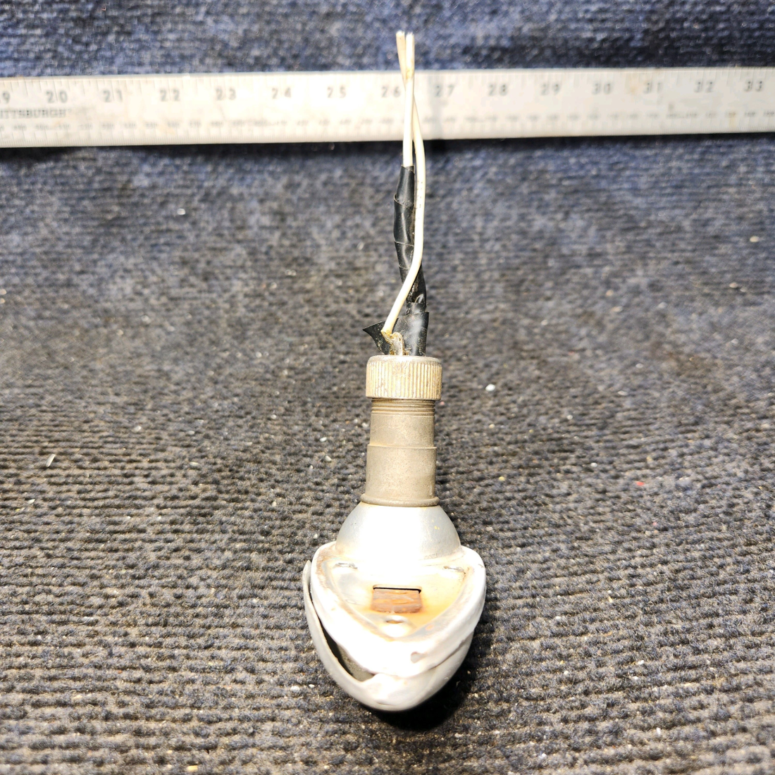 Used aircraft parts for sale, A-1285-R-12 Cessna 182G Navigation Light Assembly (14V)