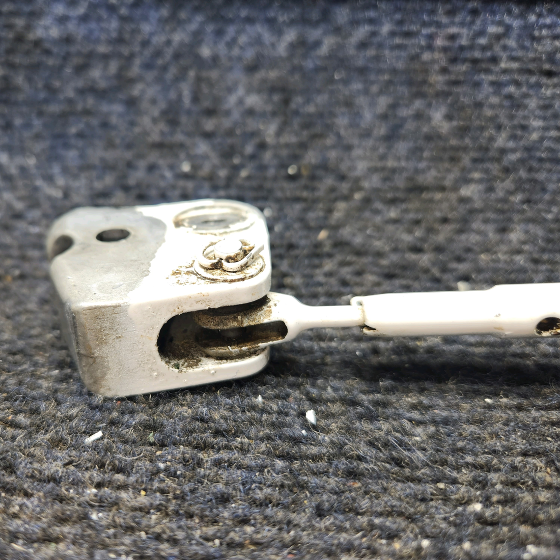 Used aircraft parts for sale, 67031-003, 67028-000 Piper PA32RT-300 Gear Retraction Fitting with Hook - RH