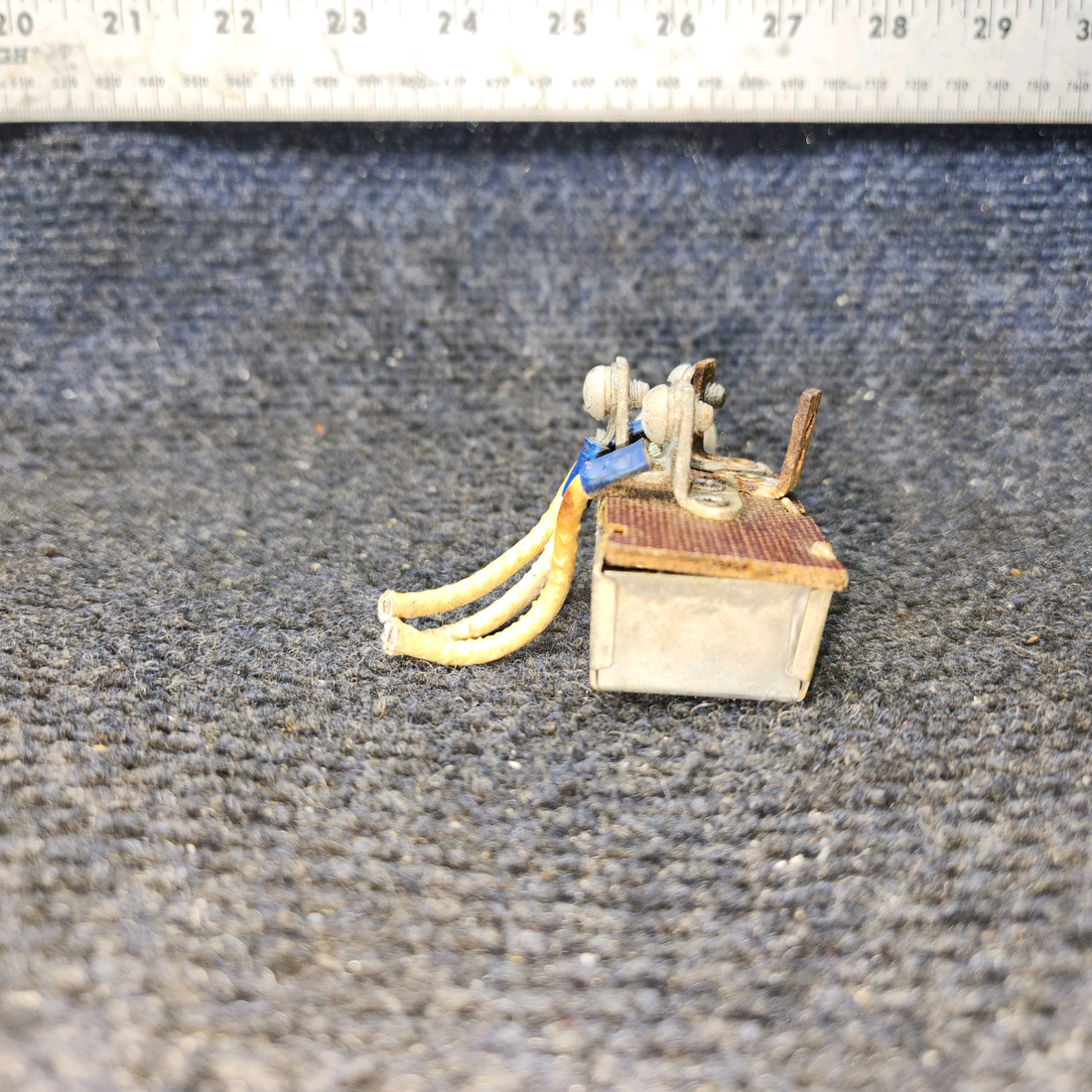Used aircraft parts for sale, 0713035 Cessna 172 3-Position Landing/Taxi Light Pull Switch OFF/ON/ON