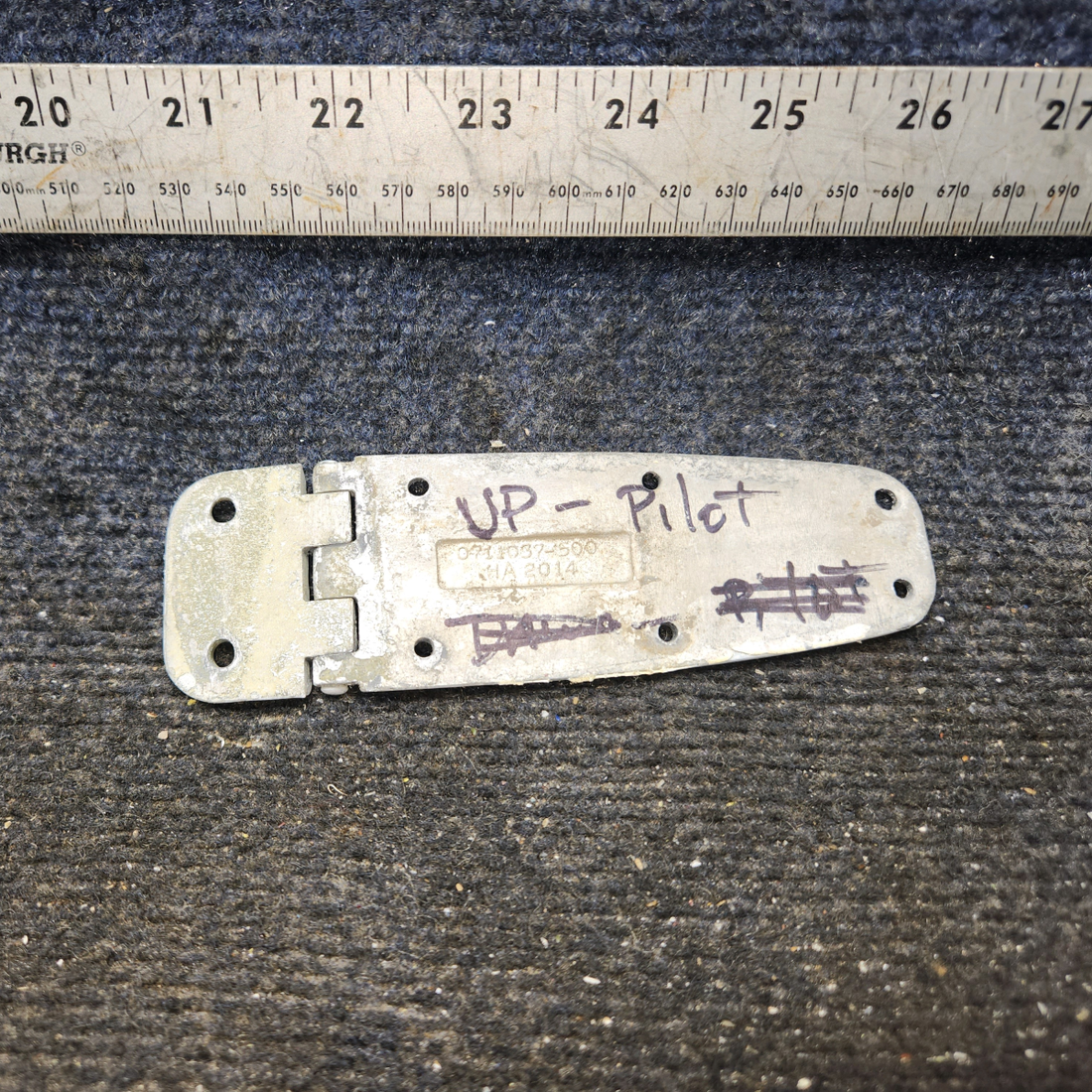 Used aircraft parts for sale, 0413426-3 cessna 150G Hinge Assembly – LH Upper & RH Lower