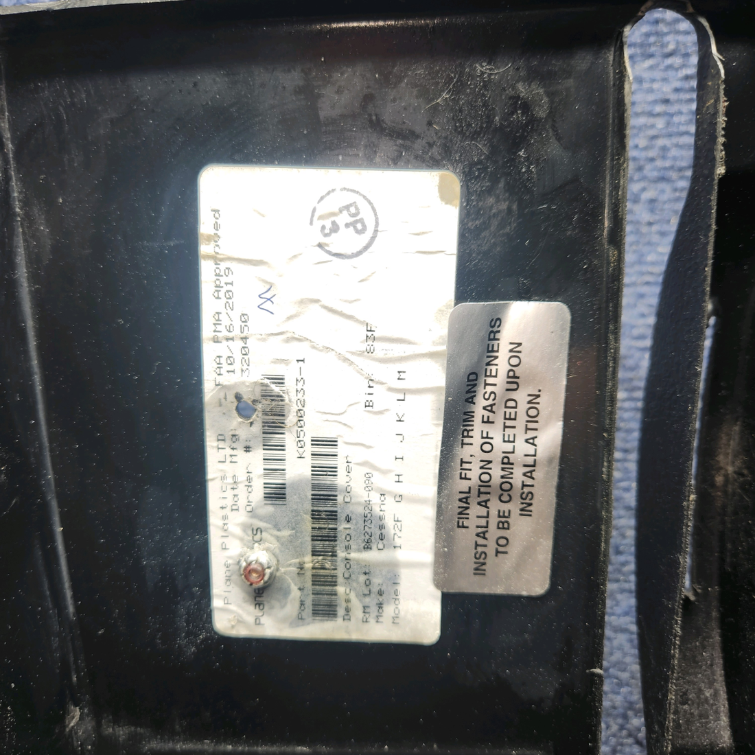 Used aircraft parts for sale, 0500233-1 CESSNA 172K CENTER CONSOLE COVER